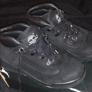 Black timberland boots. Unisex. For kids